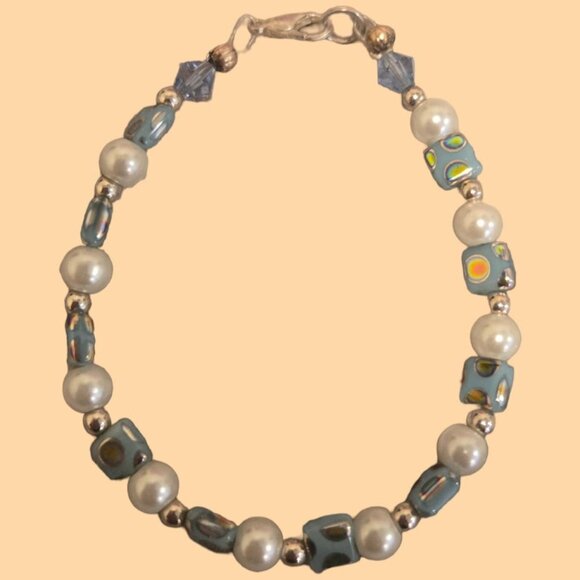 Faux pearl & iridescent blue square beaded bracelet~ 7 in. - Picture 2 of 3